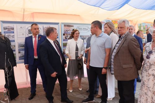 Сегодня нурлатцы отметили День работников нефтяной и газовой промышленности  (фоторепортаж)
