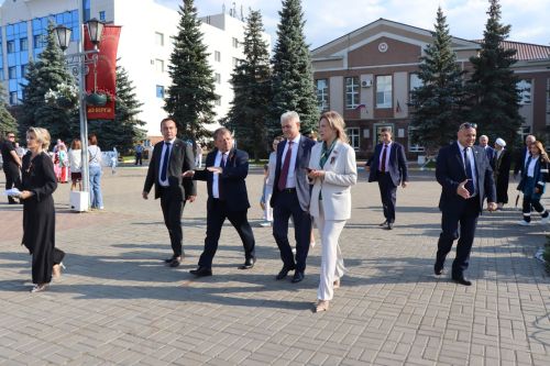 Сегодня нурлатцы отметили День работников нефтяной и газовой промышленности  (фоторепортаж)