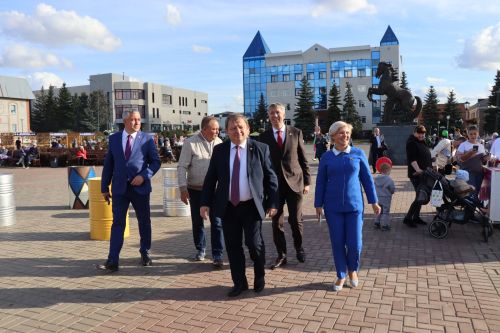 Нурлатцы отмечают День профсоюзов (фоторепортаж)