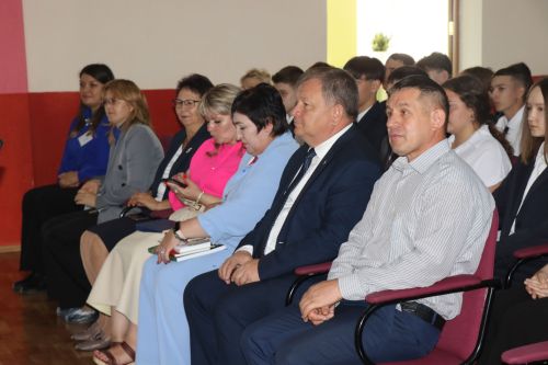 Дамир Ишкинеев встретился с членами Клуба молодого избирателя в Нурлатской гимназии