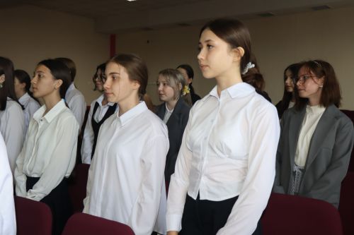 Дамир Ишкинеев встретился с членами Клуба молодого избирателя в Нурлатской гимназии