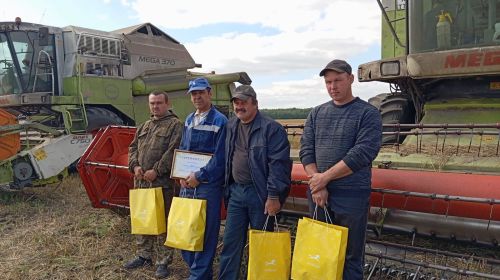 Комбайнеров хозяйства “ВЗП Билярск” наградили сертификатами на пять тысяч рублей