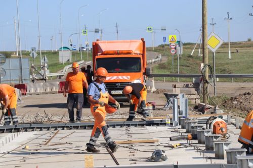 В рамках национального проекта «Безопасные качественные дороги» ведется реконструкция моста через реку Аксумлинка в Ерепкине