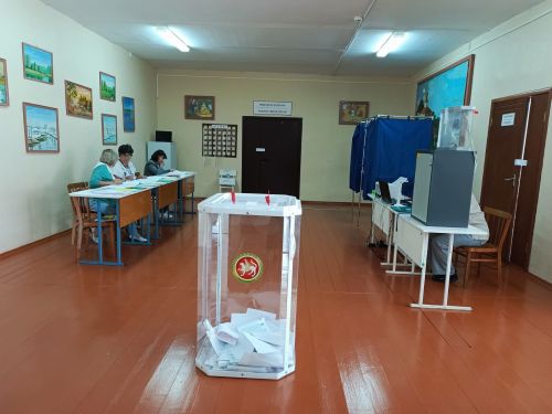 Пенсионерки из Караульной Горы на голосование на избирательный участок приехали на велосипедах