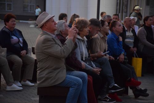 В Нурлате почетными гостями праздничного концерта стали бойцы СВО, их семьи и волонтеры