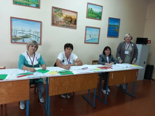 Пенсионерки из Караульной Горы на голосование на избирательный участок приехали на велосипедах