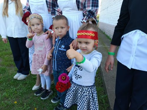 Семья из Русской Менчи принимает участие в фотоконкурсе «Всей семьей на выборы» в чувашских национальных костюмах