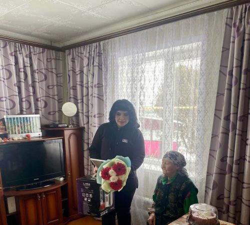 Жительница Нурлатского района Нэлля Архиповна Королёва принимает поздравления с 95-летием