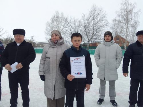 В селе Курманаево прошел турнир по хоккею среди сельских школ Нурлатского района