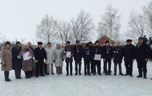 В селе Курманаево прошел турнир по хоккею среди сельских школ Нурлатского района