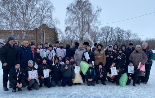 В селе Курманаево прошел турнир по хоккею среди сельских школ Нурлатского района