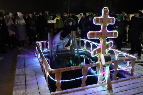 В Нурлатском районе верующие совершили омовение в ледяной купели