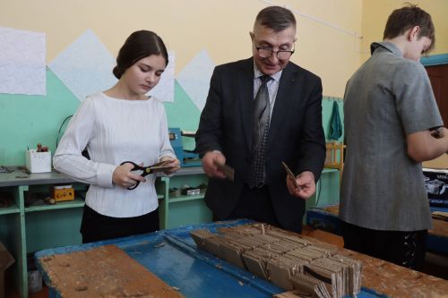 Ученики Андреевской школы с начала спецоперации изготовили порядка 3 тысяч окопных свечей