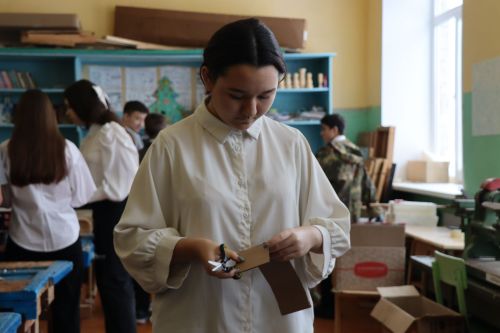 Ученики Андреевской школы с начала спецоперации изготовили порядка 3 тысяч окопных свечей