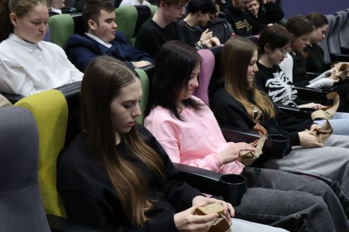 В КДЦ «Грани» прошла памятная встреча «900 дней мужества»