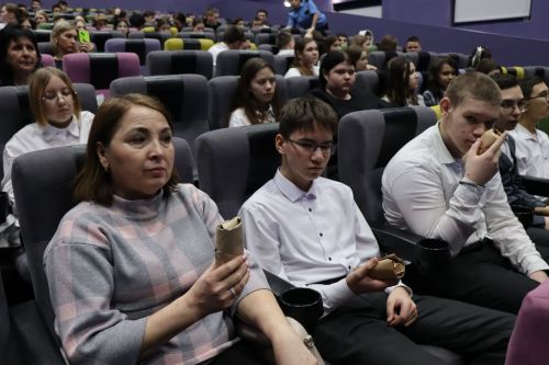 В КДЦ «Грани» прошла памятная встреча «900 дней мужества»