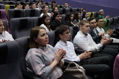 В КДЦ «Грани» прошла памятная встреча «900 дней мужества»