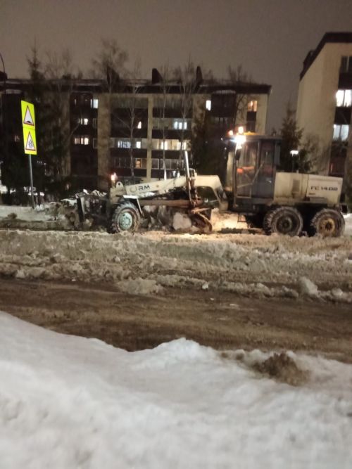 В Нурлате работы по уборке снега продолжаются и ночью