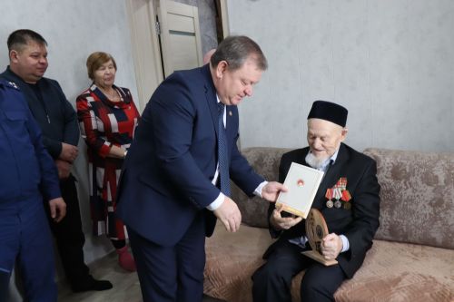 Ветеран Великой Отечественной войны Каим Самигуллин отмечает 100-летний юбилей