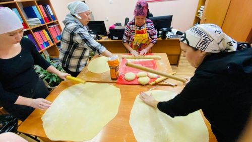Бурметьевцы начали готовить домашнюю лапшу для бойцов