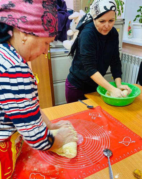 Бурметьевцы начали готовить домашнюю лапшу для бойцов