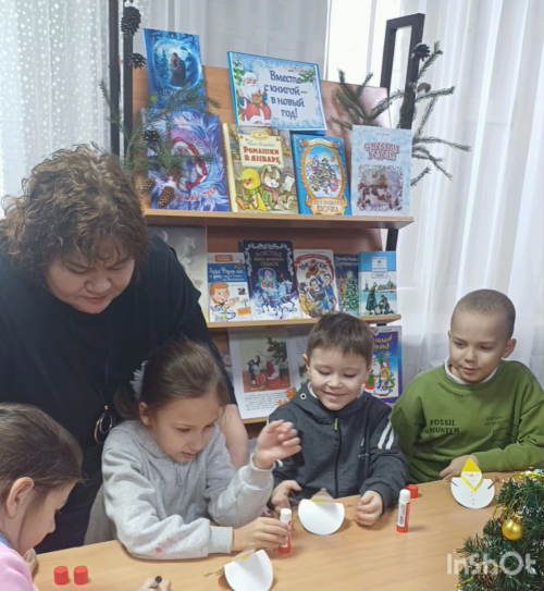 В городском филиале библиотеки №1 в новогодние каникулы состоялся мастер-класс «Новогодний снеговик»