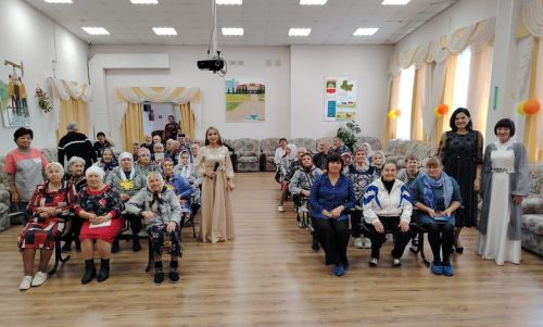Творческий подарок жителям Нурлатского дома-интерната  от городских учреждений