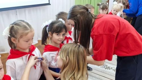 В детском саду «Сказка» состоялось посвящение в «Движение Первых»