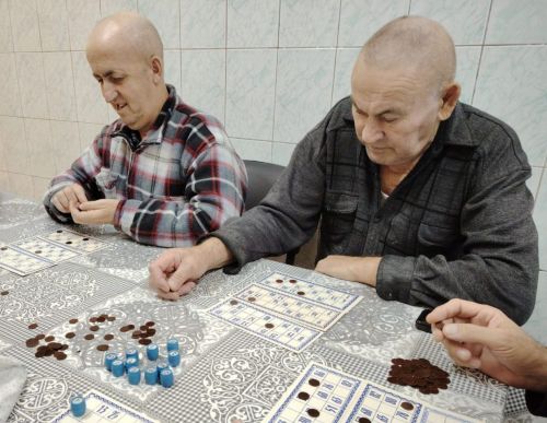 Настольные игры объединяют жителей Нурлатского дома-интерната