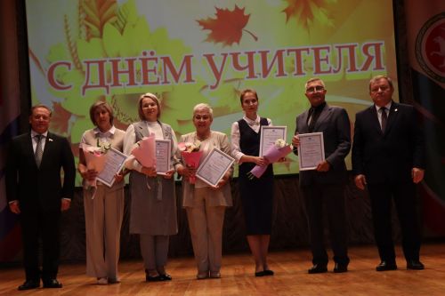 В Нурлате прошло торжество, посвященное Дню Учителя (+ фоторепортаж)