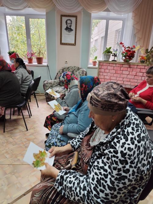 «Библио-караван» спешит дарить радость пожилым