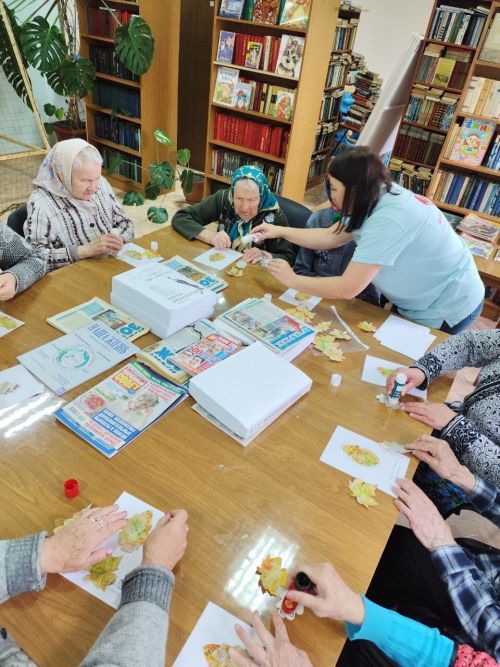 «Библио-караван» спешит дарить радость пожилым