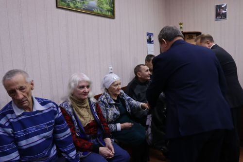 Айдар Метшин и Дамир Ишкинеев посетили Нурлатский дом-интернат для престарелых и инвалидов