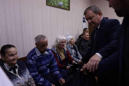 Айдар Метшин и Дамир Ишкинеев посетили Нурлатский дом-интернат для престарелых и инвалидов