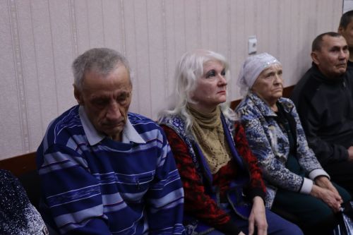 Айдар Метшин и Дамир Ишкинеев посетили Нурлатский дом-интернат для престарелых и инвалидов