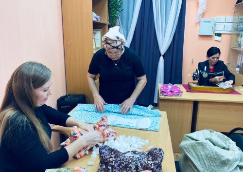 Бурметьевские волонтеры передают тепло защитникам Отечества