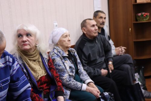 Айдар Метшин и Дамир Ишкинеев посетили Нурлатский дом-интернат для престарелых и инвалидов
