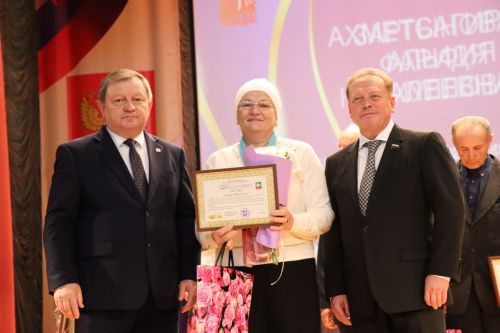 В Нурлате прошло торжество, посвященное Дню Учителя (+ фоторепортаж)