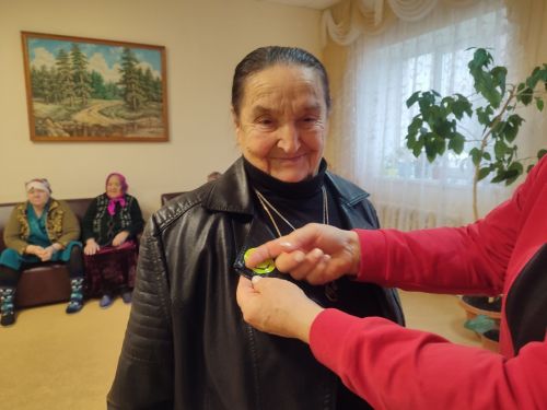 В Нурлатском доме-интернате учат пожилых быть заметнее на дороге в тёмное время суток