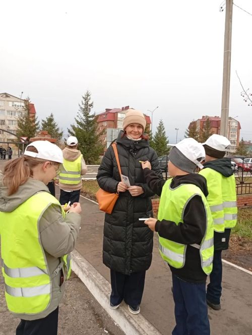 ЮИД Нурлатской гимназии помогли школе «засветиться» в рамках акции по безопасности на дорогах