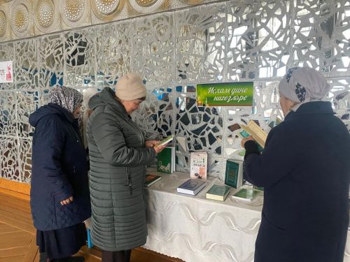 В Верхненурлатском ДК состоялась встреча с паломниками, совершившими хадж