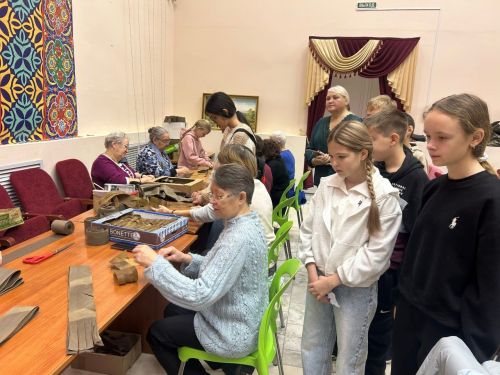 Шестиклассники Нурлата познают азы изготовления маскировочных сетей