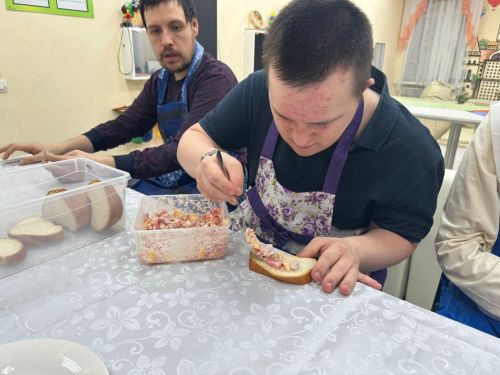 В «Гармонии» прошел вкусный урок: от простых ингредиентов до горячего бутерброда