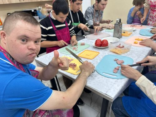В «Гармонии» прошел вкусный урок: от простых ингредиентов до горячего бутерброда