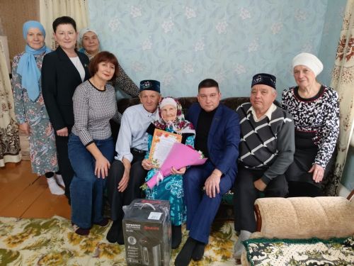 90 лет мудрости и радости: жительницу Новой Амзи поздравили с юбилеем