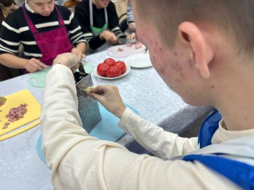 В «Гармонии» прошел вкусный урок: от простых ингредиентов до горячего бутерброда