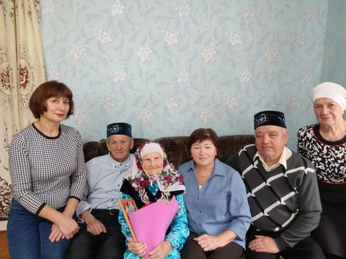 90 лет мудрости и радости: жительницу Новой Амзи поздравили с юбилеем