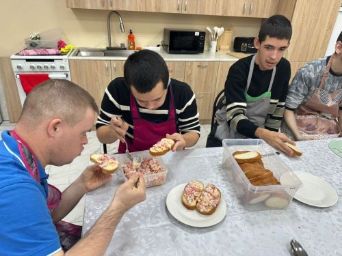 В «Гармонии» прошел вкусный урок: от простых ингредиентов до горячего бутерброда