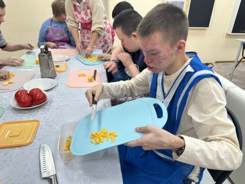В «Гармонии» прошел вкусный урок: от простых ингредиентов до горячего бутерброда