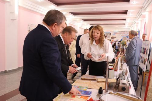 Развитие системы образования Нурлатского района представили на выставке ко Дню Учителя